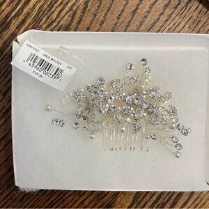 Elegant Silver and White Hair Comb